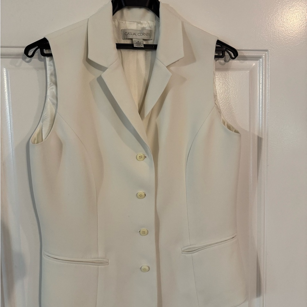 Casual Corner White Tailored Vest with Notched Lapel
